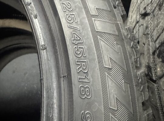 225/45R18 Blizzaks