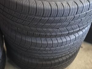 225/60R16 Michelin defender