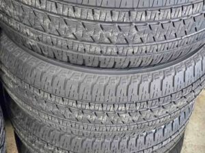 275/55R20 Bridgestone dueler all season