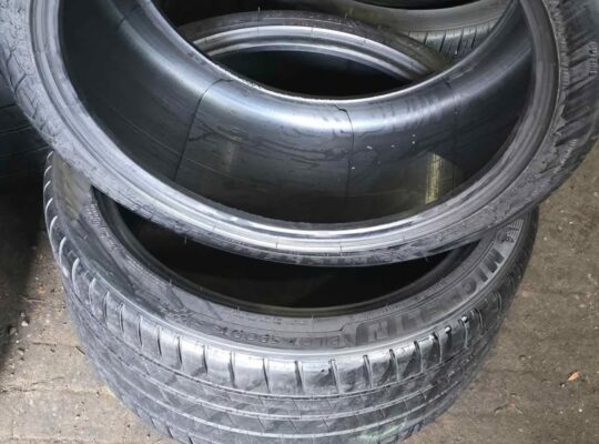 285/35R20 Michelin
