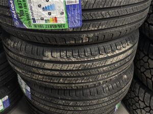 235/65R17 Haida