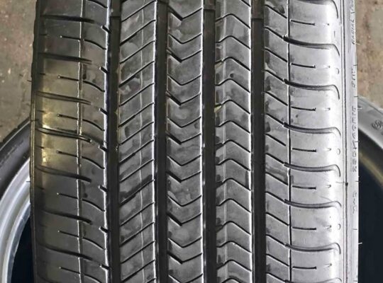 235/40R16 Goodyear