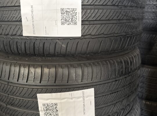 235/40R19 Michelin