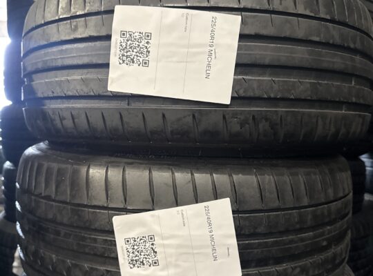 225/40R19 michelin