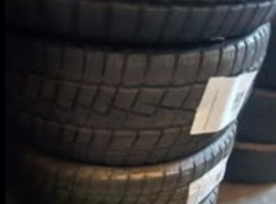 235/45 R18 Starfire Snow Tires