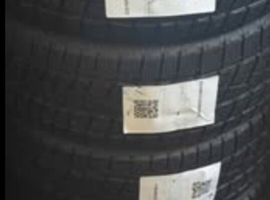 225/45 R18 Starfire Snow Tires