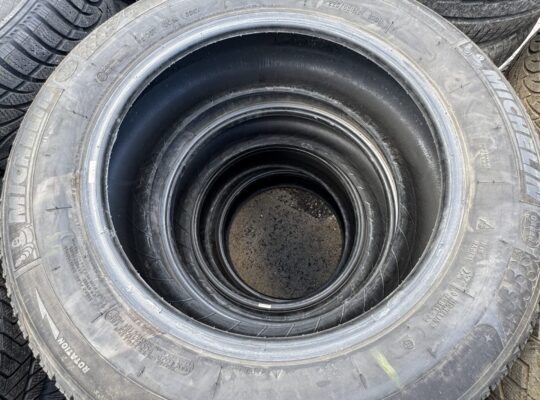 225/55R18 Michelin